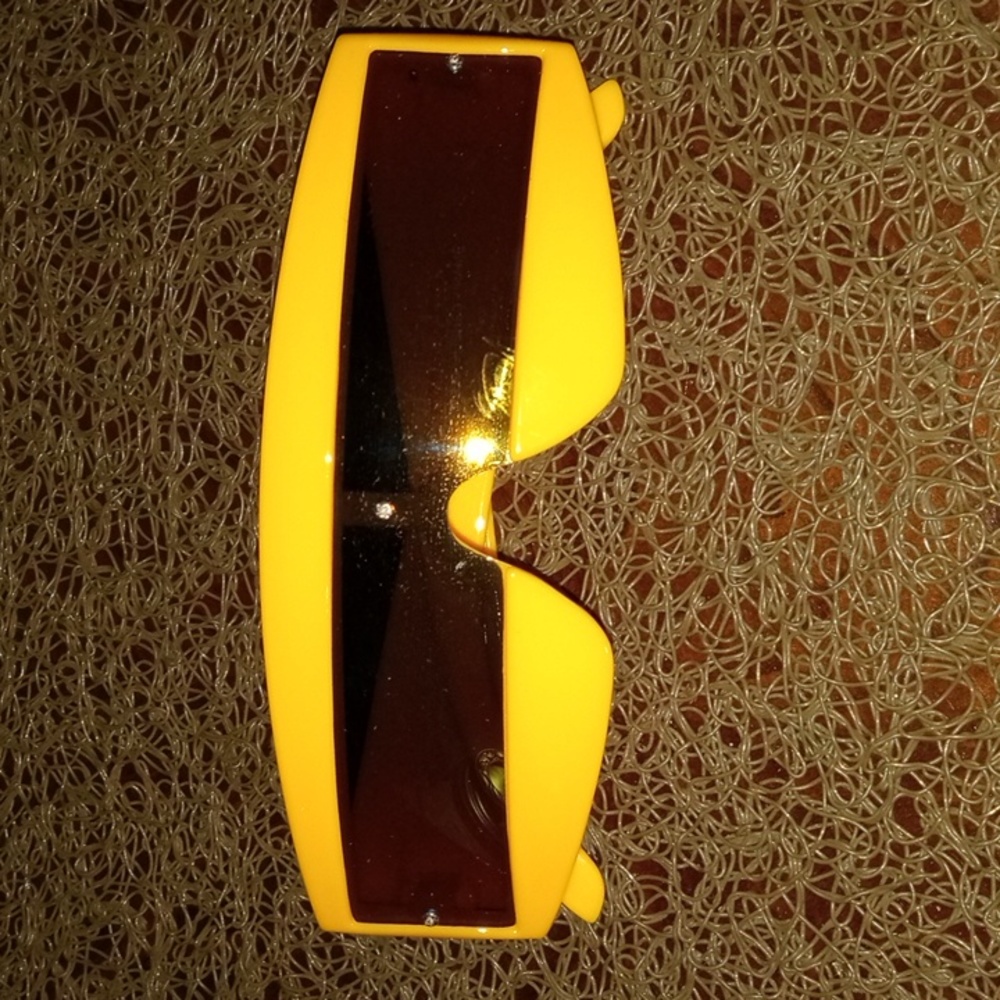 Bargain Bundle of Six Pair of Sunglasses - Picture 6 of 9